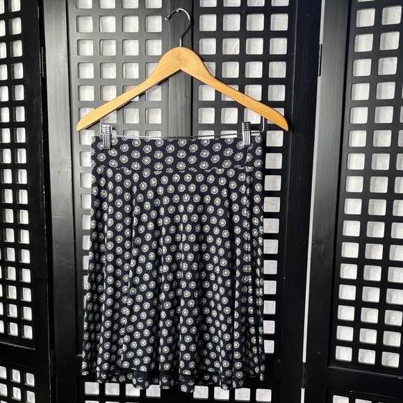 LOFT Dresses & Skirts - 💙 LOFT Navy White Midi Skirt XS Flowy Stretch Women's Pull On Casual 💙